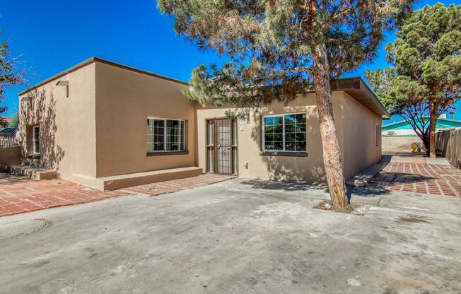 Beautiful Remodeled House for Rent in the Heart of El Paso near by Texas Tech, University Medical Center and The County Coliseum.