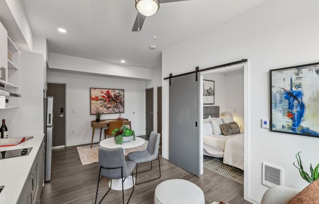 1 bed, 1 bath, 393 sqft, $1,675, Unit 727