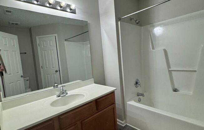 2 beds, 2 baths, 1,000 sqft, $1,275, Unit 315-302