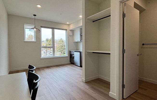 Studio, 1 bath, 250 sqft, $1,395, Unit 002