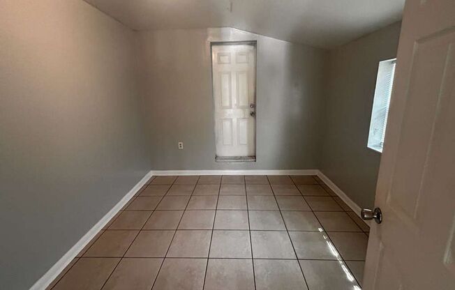 Charming Tampa Home in Quiet Neighborhood – Convenient Central Location