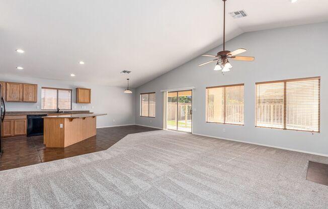 3 bed, 2 bath home in Mesa with sparking pool!