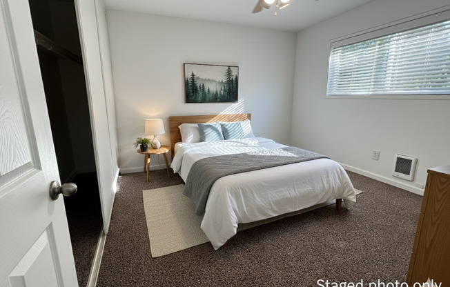 Spacious, Updated One Bedroom Apartments Close to Multnomah Village, Parking Included and Pet Friendly!