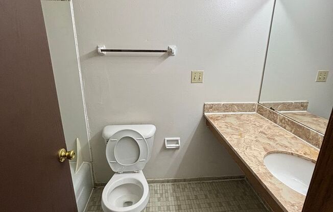 3 beds, 1.5 baths, 1,204 sqft, $1,569, Unit 5212 05