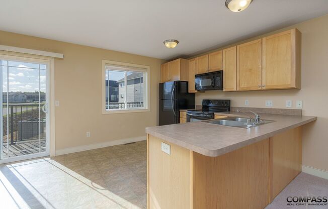 SPACIOUS TOWNHOME CONVENIENTLY LOCATED WITH IN-UNIT LAUNDRY