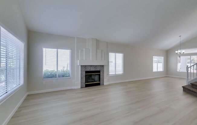 Stunning 3 Bedroom, 2.5 Bathroom Home in Elkhorn
