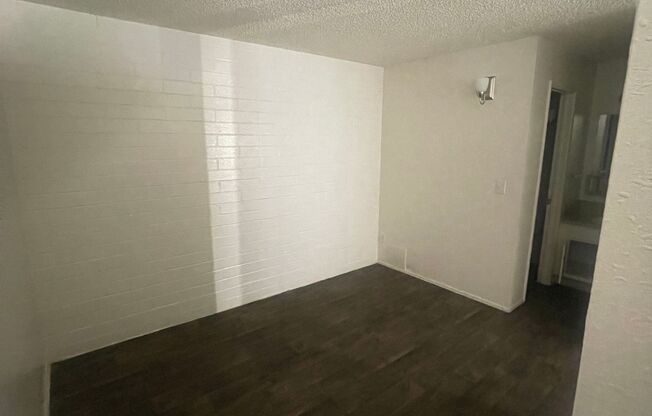 Studio, 1 bath, 400 sqft, $732, Unit 215-2