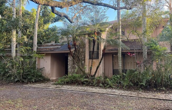 8250 SW 116 ST