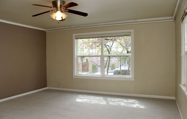 Kerns: 1 Bed Vintage Charm & Nice Updates -Steps to Dining, Shopping, Parks, Theater, and More!