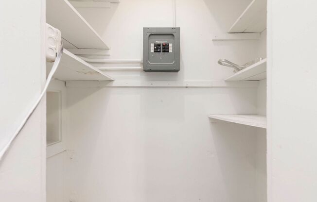 2 beds, 1 bath, $1,100, Unit #41