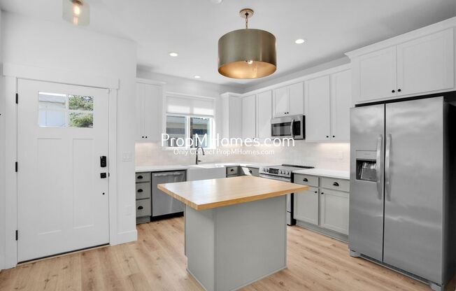 Updated Two Bedroom Escape in the Heart of SE Portland!