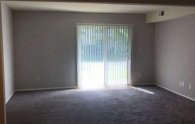 1 bed, 1 bath, 755 sqft, $1,099, Unit 5815D
