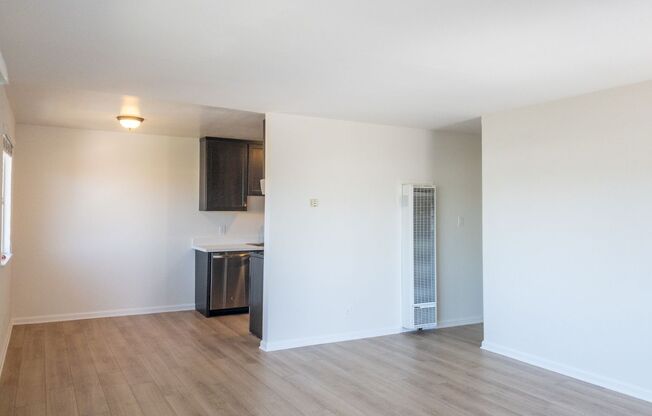 TWO WEEKS FREE RENT! 2BD 1BA Recently Renovated Unit! Parking! PROGRESSIVE