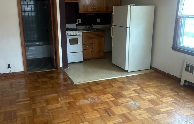 Affordable Studio Apartment with Heat and Appliances Included – $685/Month