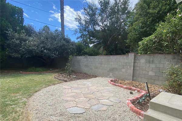 2 beds, 1 bath, 926 sqft, $3,200