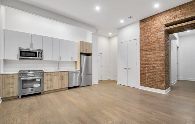3 beds, 2 baths, $9,995, Unit 3I