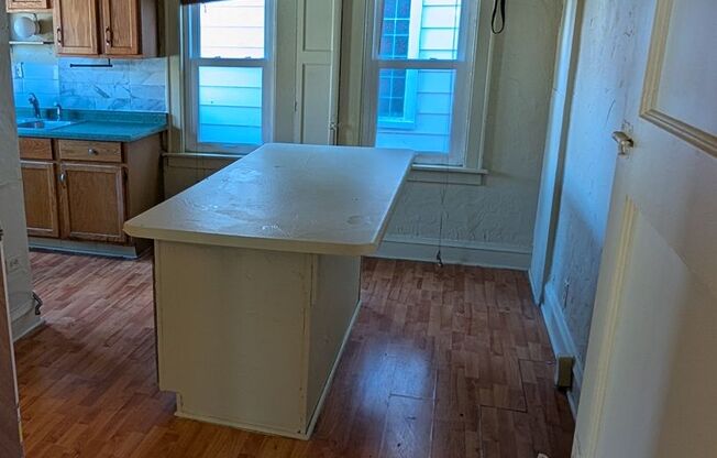 3 beds, 1 bath, $1,250