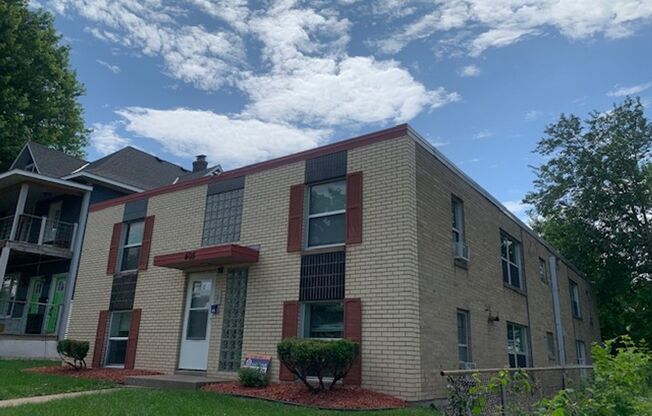 405 Fairview Ave N