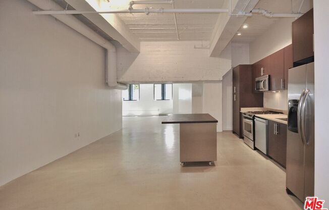 Studio, 1 bath, 930 sqft, $2,850, Unit M02