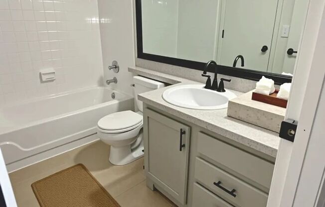 3 beds, 2 baths, 1,250 sqft, $1,600, Unit 711