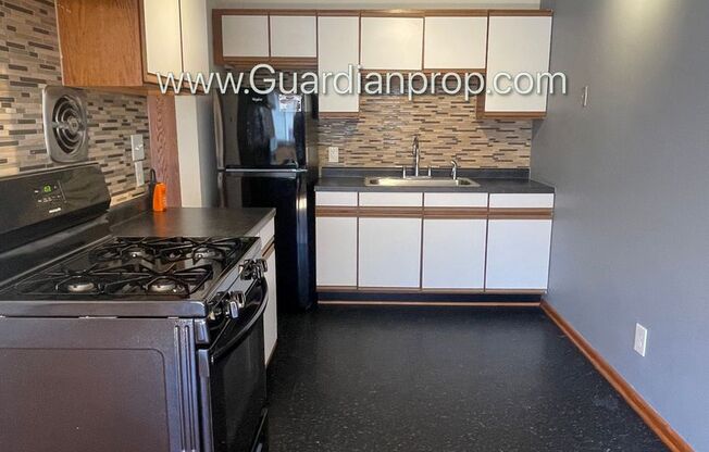 Kingfield Neighborhood Top Level, Heat Paid, Pets Welcome, USI connected, 1 Month Free