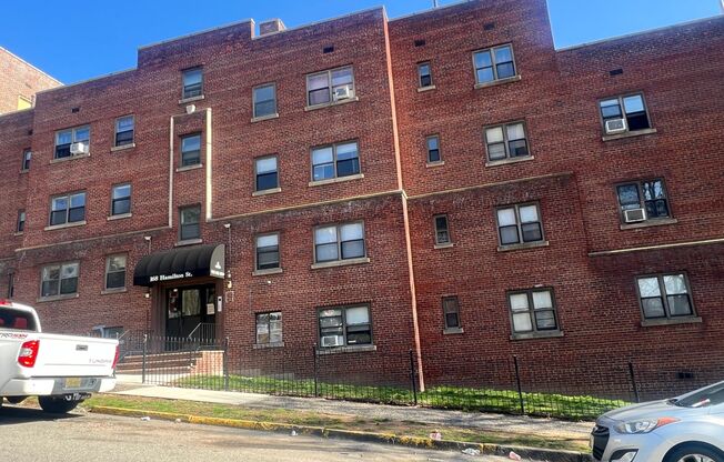 1 bed, 1 bath, 800 sqft, $1,550, Unit 158-303