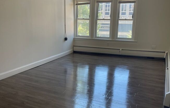 1 bed, 1 bath, 805 sqft, $1,635, Unit A-312