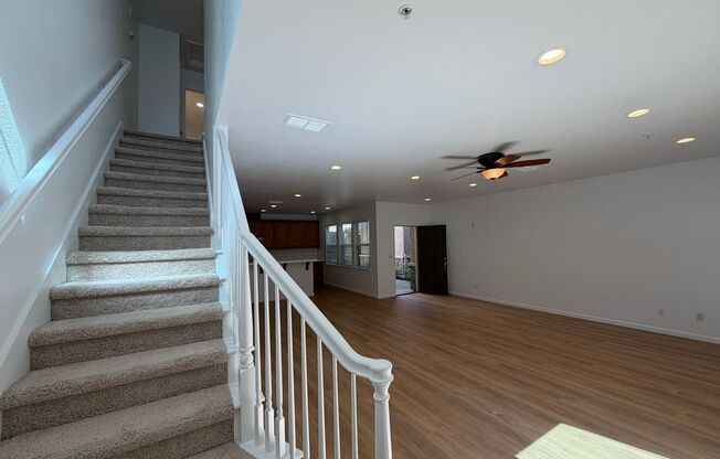 3 beds, 2.5 baths, $2,595, Unit #3014