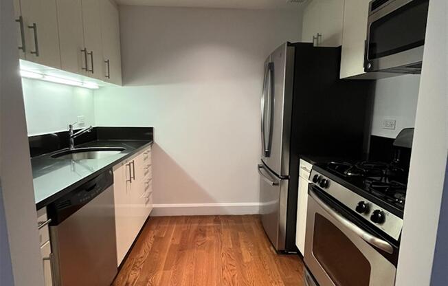 2 beds, 2 baths, 922 sqft, $5,795, Unit 14P