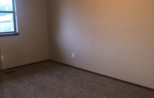 2 beds, 2 baths, $1,075