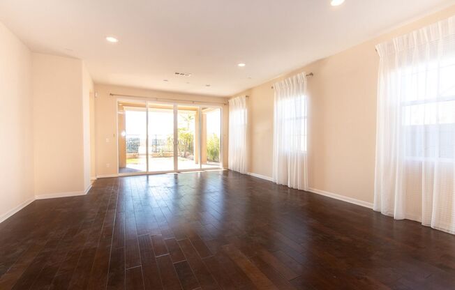 4 Bed / 2.5 Bath Home with Premium Panoramic Views in Sorrento Valley!