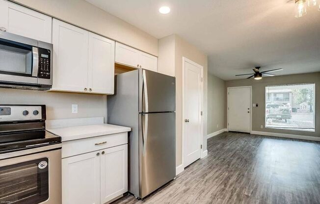 2 beds, 1 bath, 730 sqft, $1,145