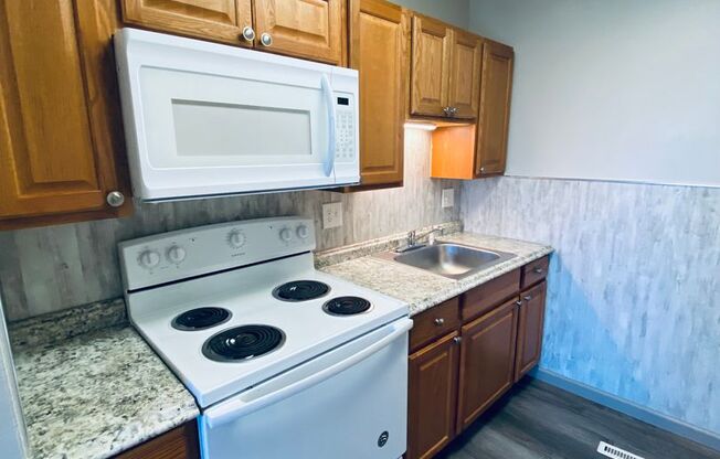 Newly Renovated 3 Bed/1 Bath with Washer & Dryer In Unit