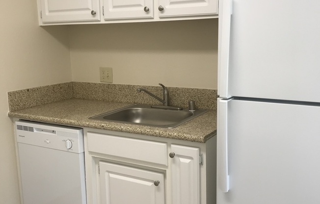 3 beds, 2 baths, 1,050 sqft, $1,895