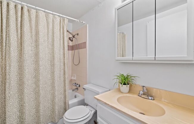 2 beds, 1 bath, 1,000 sqft, $1,050, Unit 1876 W 36