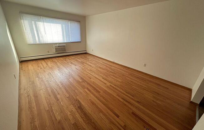 1 bed, 1 bath, $995, Unit 10