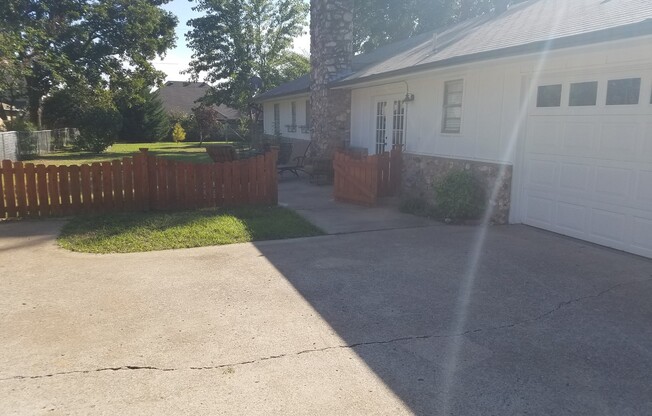 3 beds, 2 baths, $1,700