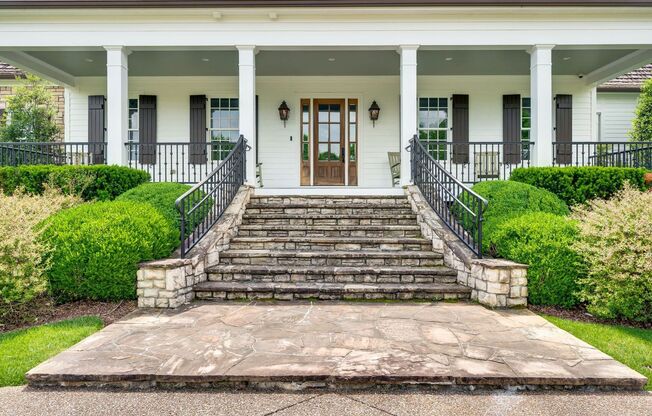 A timeless Cape Cod-style estate!