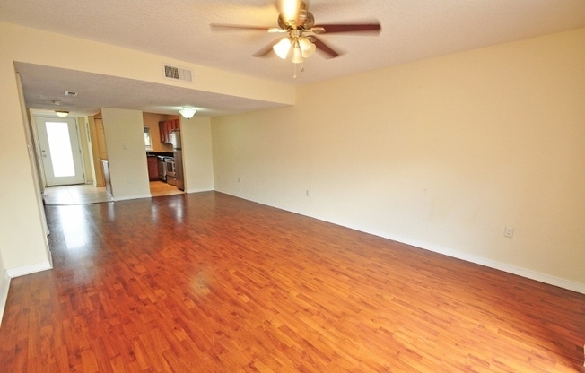 Beautiful 2/1.5 Condo in Orlando! New Carpet!