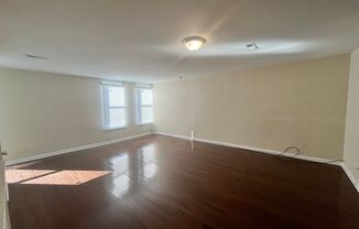 3 beds, 1 bath, $1,900, Unit Unit 2