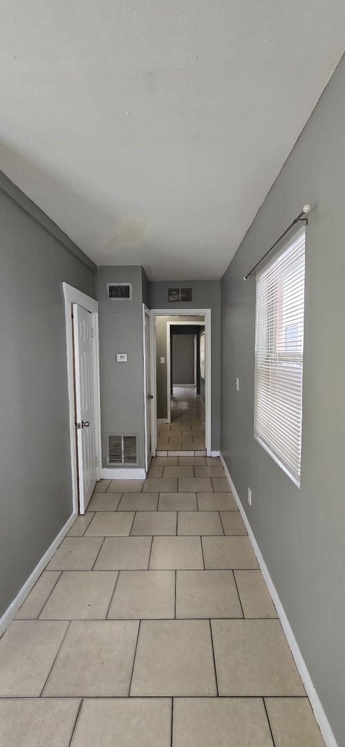 2 beds, 1 bath, $1,500