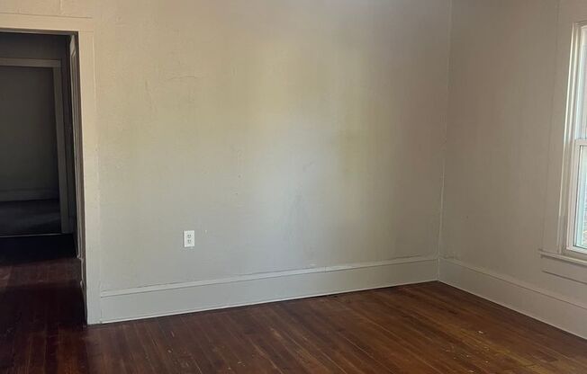 3 beds, 1 bath, $1,250