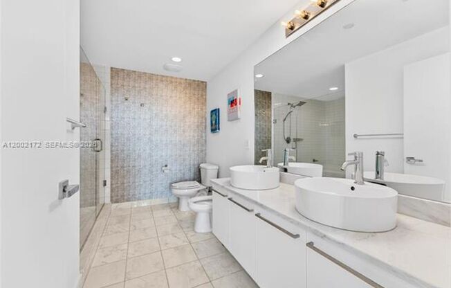 2 beds, 2 baths, 1,208 sqft, $5,490, Unit 888 Biscayne Blvd # 2404