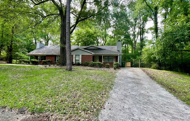 This Adorable 2 bedroom 2 bath duplex is located near Monroe Rd and Sardis Rd