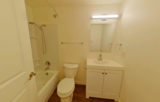 2 beds, 1.5 baths, 1,027 sqft, $1,625, Unit #10