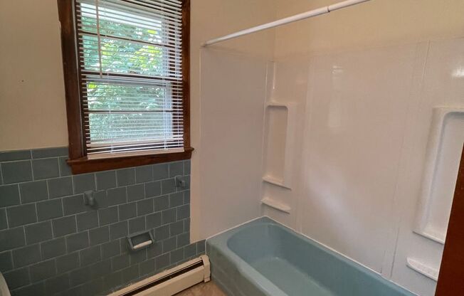 2 beds, 1 bath, 903 sqft, $1,240, Unit C-4