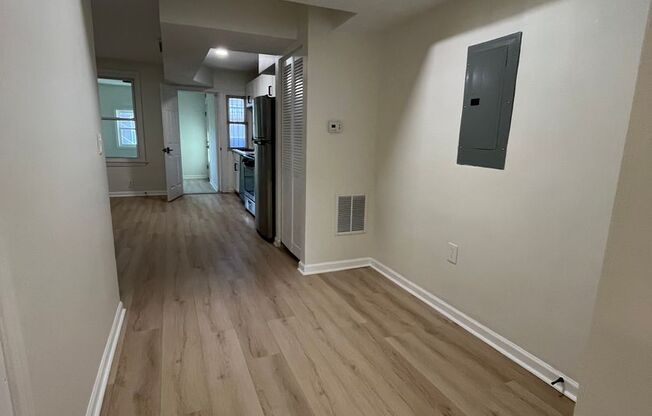 2 beds, 1 bath, $2,200, Unit (Unit 4)