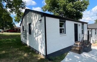 2BR/1BA Renovated Triplex Unit – Prime Location Near Meharry, TSU, and Vandy!