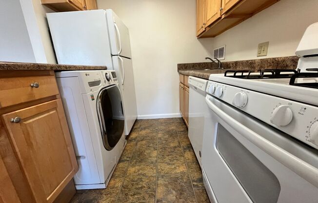 2 beds, 1 bath, 800 sqft, $1,450, Unit 2709-1C