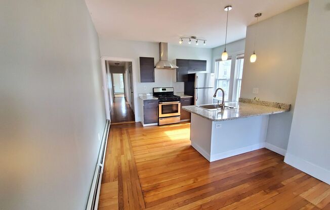 Fantastic 3 Bed 1 Bath, 1 Off Street Parking Spot - Close to Hope St and Miriam Hosptial